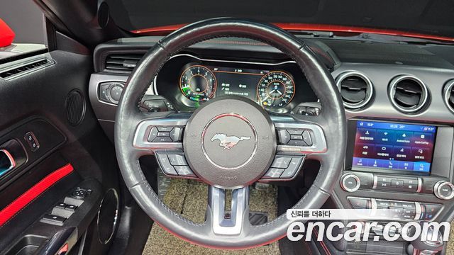 Ford Mustang 2021 — photo 19