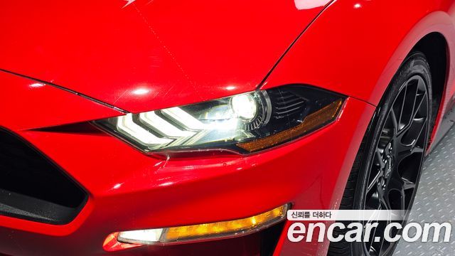 Ford Mustang 2021 — photo 8