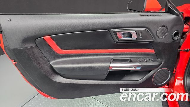 Ford Mustang 2021 — photo 14