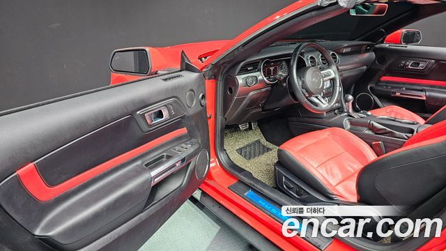 Ford Mustang 2021 — photo 16