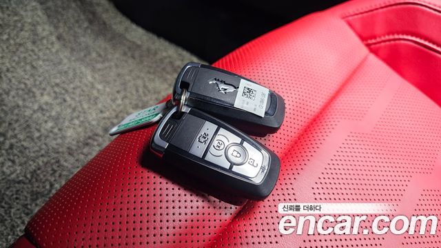 Ford Mustang 2021 — photo 32