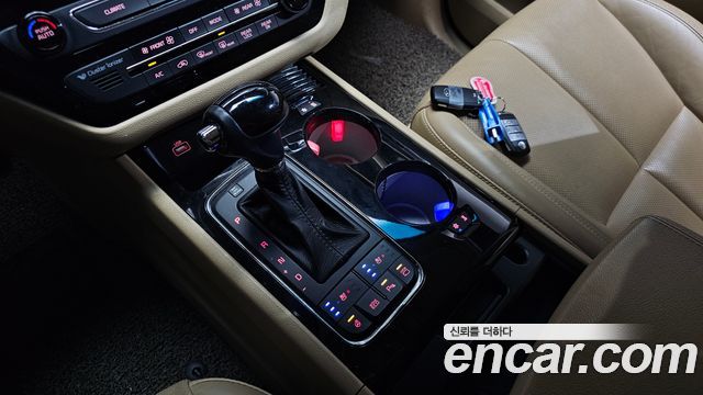 Kia Canival 2016 — photo 12