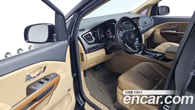 Kia Canival 2016 — photo 13