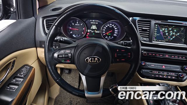 Kia Canival 2016 — photo 19