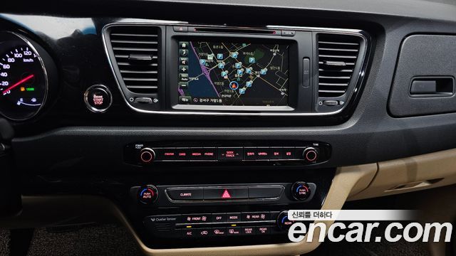 Kia Canival 2016 — photo 20