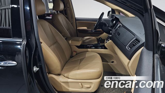 Kia Canival 2016 — photo 16