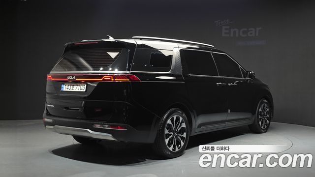 Kia Canival 2022 — photo 2