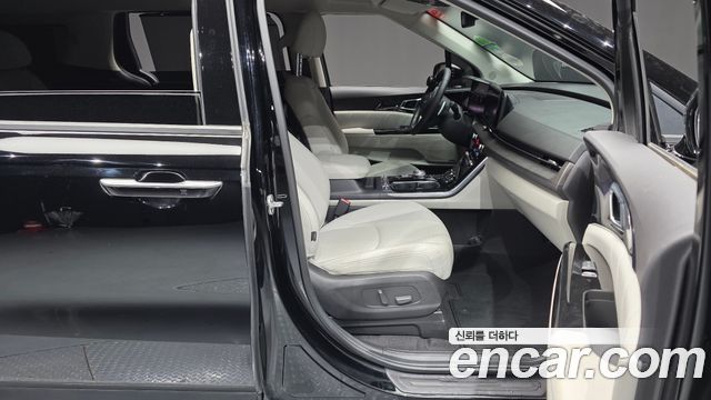 Kia Canival 2022 — photo 11