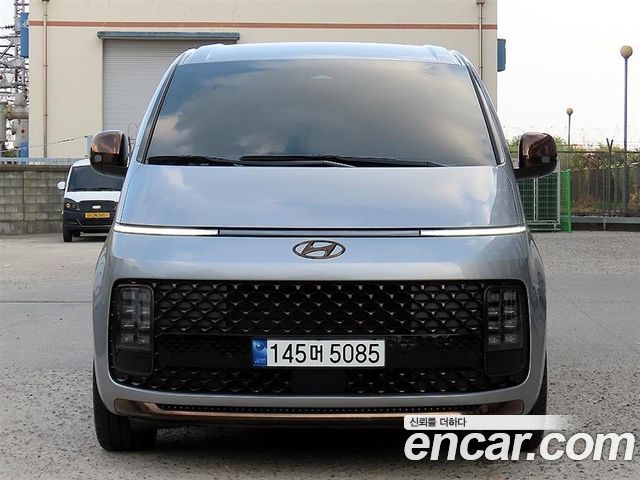 Hyundai Staria 2024 — photo 1