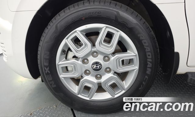 Hyundai Staria 2025 — photo 5