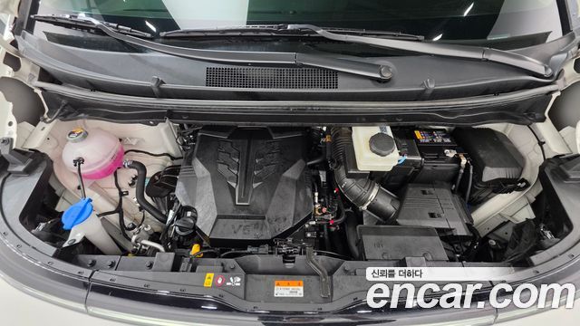 Hyundai Staria 2025 — photo 6