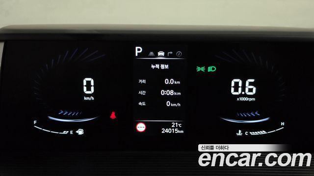 Hyundai Staria 2025 — photo 11