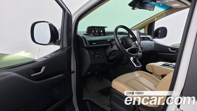 Hyundai Staria 2025 — photo 13