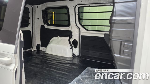 Hyundai Staria 2025 — photo 17