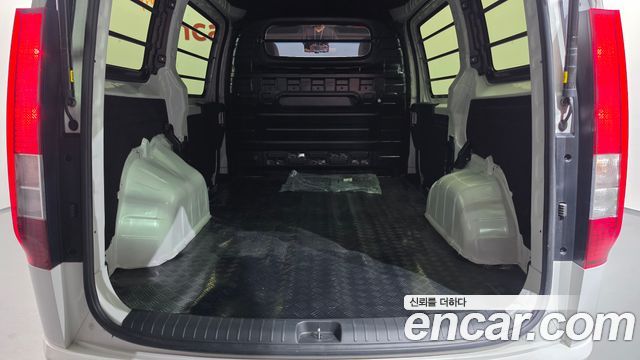 Hyundai Staria 2025 — photo 24