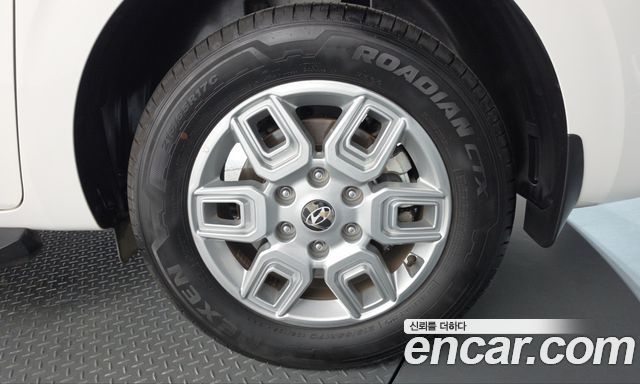 Hyundai Staria 2025 — photo 7