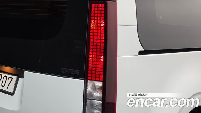 Hyundai Staria 2025 — photo 9