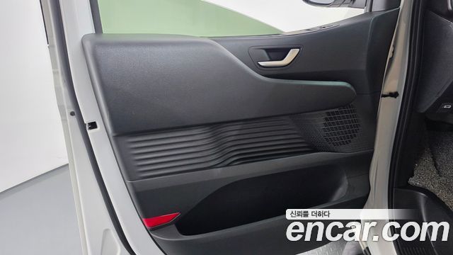 Hyundai Staria 2025 — photo 14