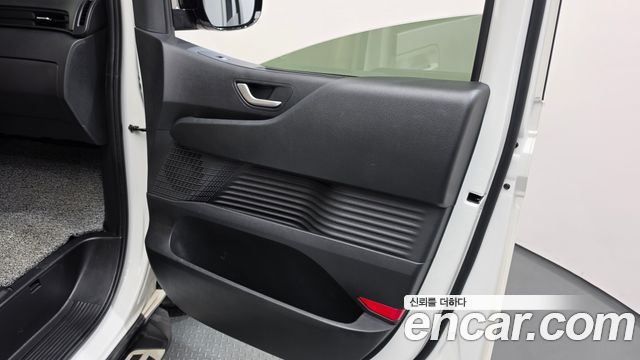 Hyundai Staria 2025 — photo 15