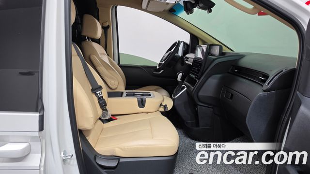 Hyundai Staria 2025 — photo 16