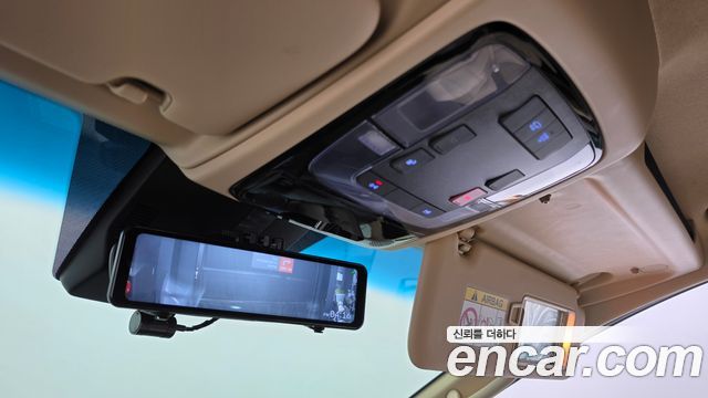 Hyundai Staria 2025 — photo 27