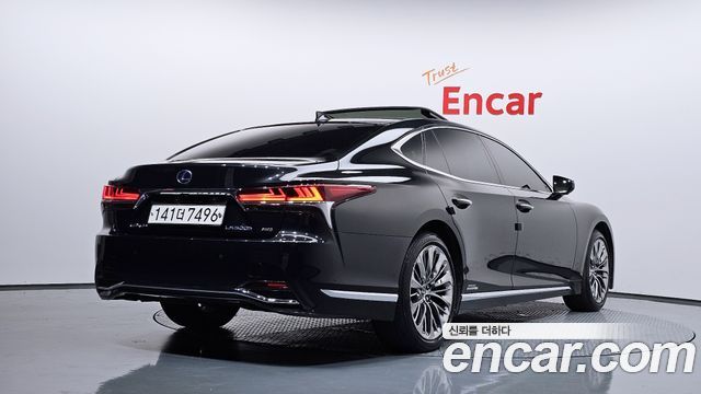 Lexus LS 2018 — photo 2