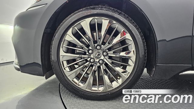 Lexus LS 2018 — photo 5