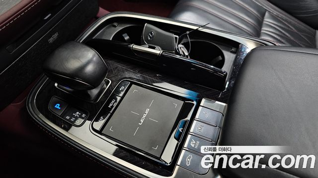 Lexus LS 2018 — photo 9