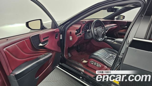 Lexus LS 2018 — photo 10