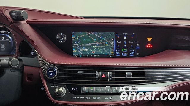 Lexus LS 2018 — photo 13