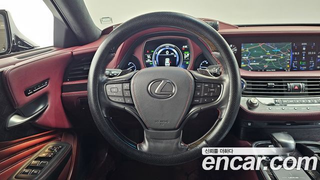 Lexus LS 2018 — photo 14