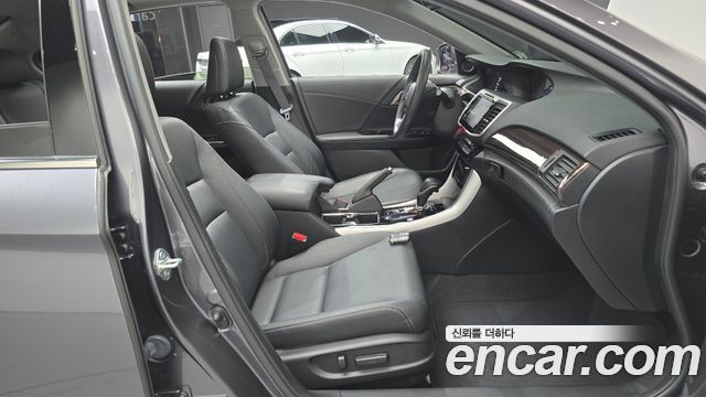 Honda Accord 2017 — photo 11