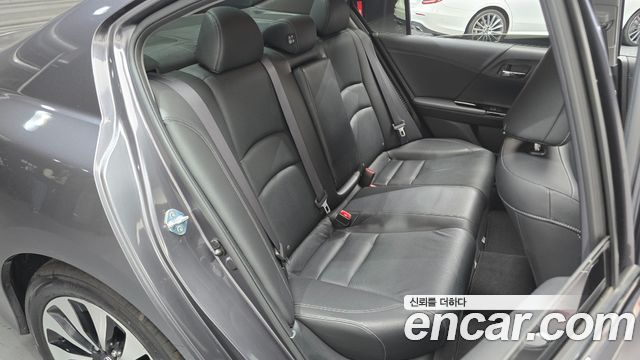 Honda Accord 2017 — photo 12