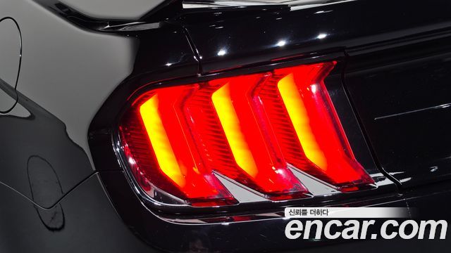 Ford Mustang 2019 — photo 9
