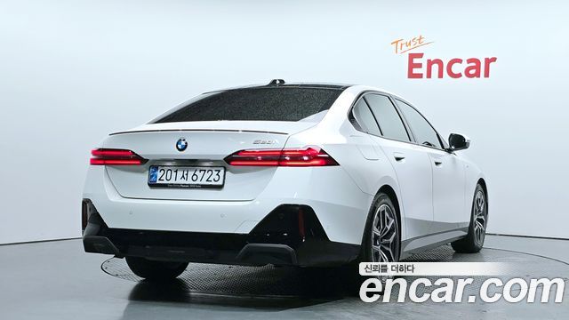 BMW 5-Series 2025 — photo 2