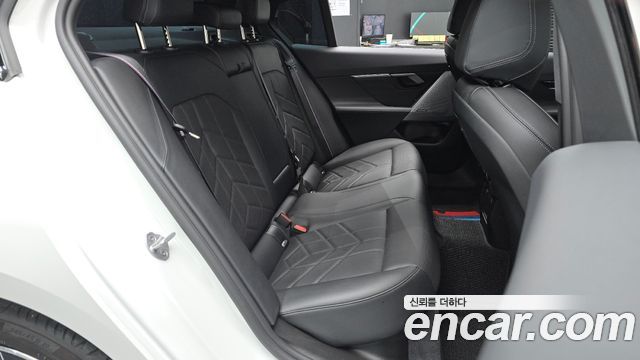 BMW 5-Series 2025 — photo 11