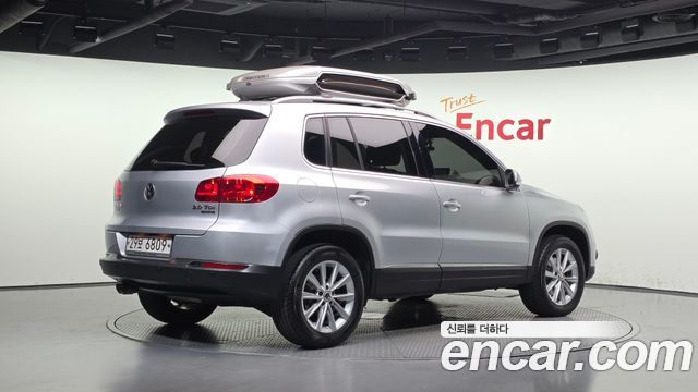 Volkswagen Tiguan 2012 — photo 2