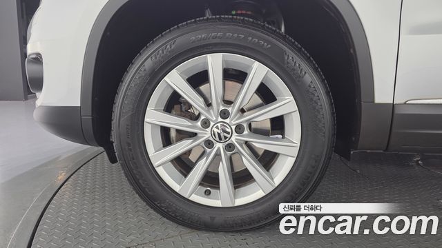 Volkswagen Tiguan 2012 — photo 5