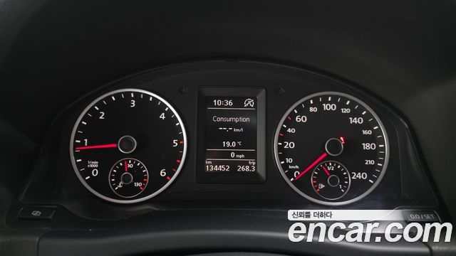 Volkswagen Tiguan 2012 — photo 8