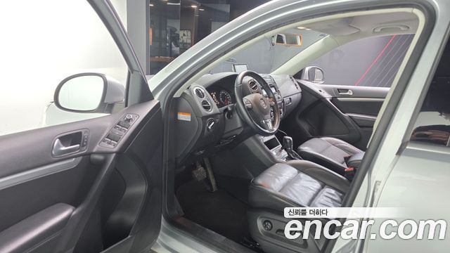 Volkswagen Tiguan 2012 — photo 10