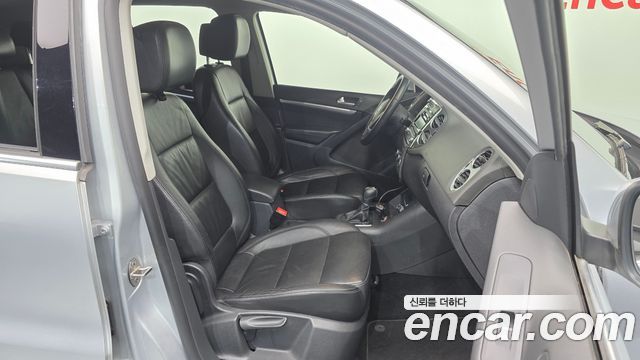 Volkswagen Tiguan 2012 — photo 11