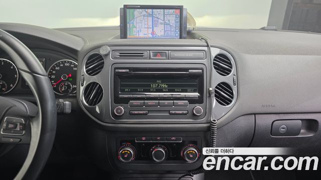 Volkswagen Tiguan 2012 — photo 14