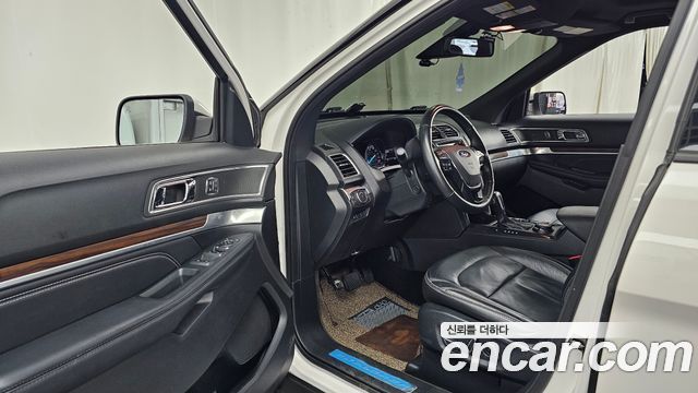 Ford Explorer 2018 — photo 13