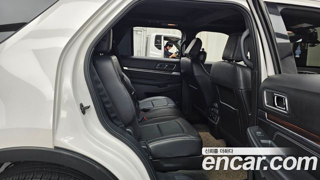Ford Explorer 2018 — photo 17