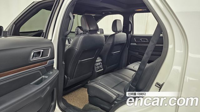 Ford Explorer 2018 — photo 18