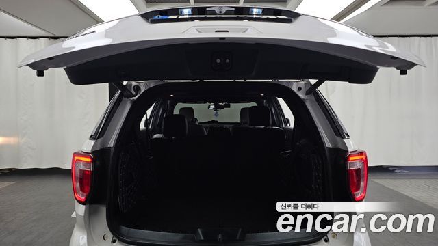 Ford Explorer 2018 — photo 25