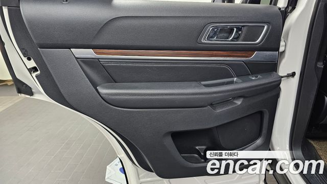Ford Explorer 2018 — photo 15
