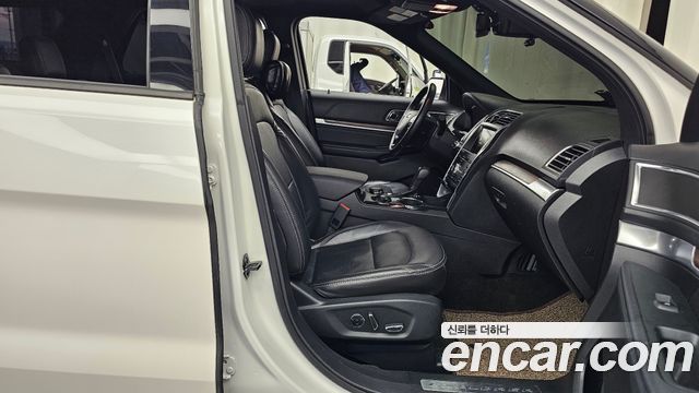 Ford Explorer 2018 — photo 16
