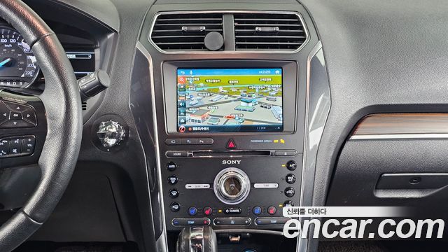 Ford Explorer 2018 — photo 27