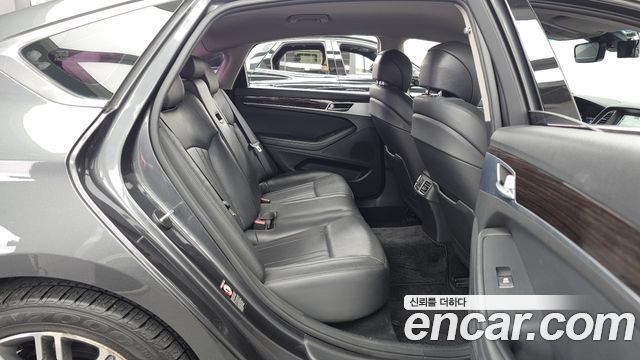 Genesis G80 2017 — photo 18